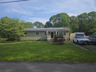 3 Barberry Ln, Middle Island, NY 11953
