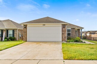 1284 S Nighthawk Ln, Fayetteville, AR 72701