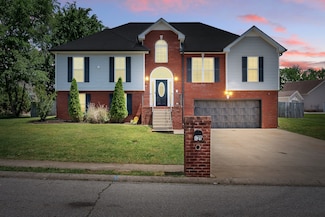 125 W Observatory Dr, Clarksville, TN 37040