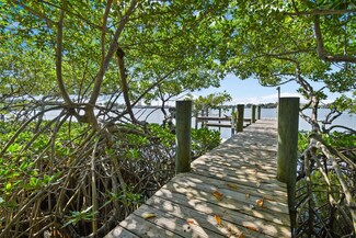 102 W Riverside Dr, Jupiter, FL 33469