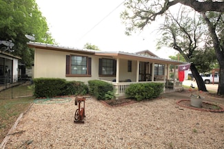 810 Irene, Kerrville, TX 78028