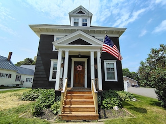 47 High St, Houlton, ME 04730