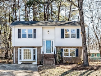 7704 Cresthill Ct, Raleigh, NC 27615