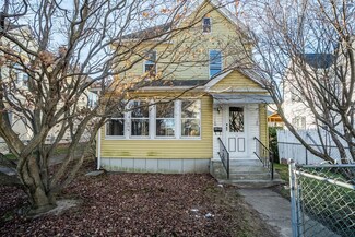 54 Gates St, Holyoke, MA 01040
