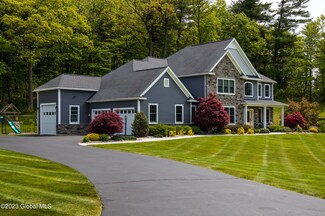 8 Estate Dr, Castleton On Hudson, NY 12033