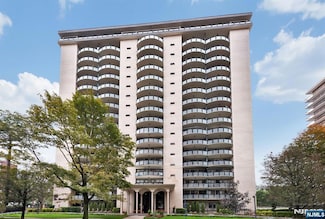 125 Prospect Ave Unit 16C, Hackensack, NJ 07601