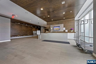 600 12th St Unit 608, Palisades Park, NJ 07650