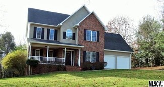 6297 Mountainside Dr, Hickory, NC 28601