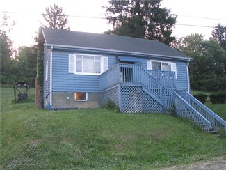 24 School St, Claysville, PA 15323