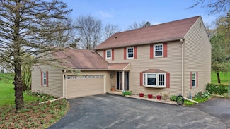 S41W26912 Oak Grove Ln, Waukesha, WI 53189