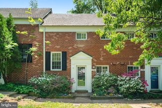3736 Gunston Rd, Alexandria, VA 22302