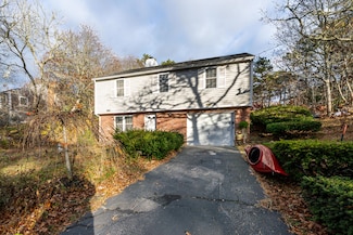 27 Quaker Ln, Harwich, MA 02645