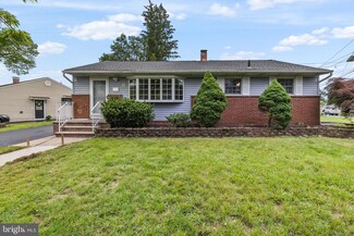 5 Shelburne Dr, Ewing, NJ 08638