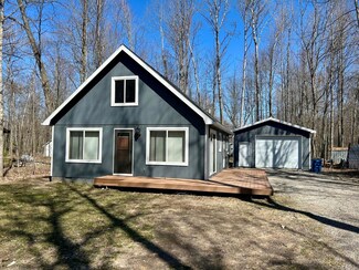213 Redwine Dr, Houghton Lake, MI 48629