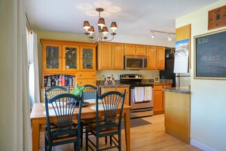 19 Moonlight Dr, Newmarket, NH 03857