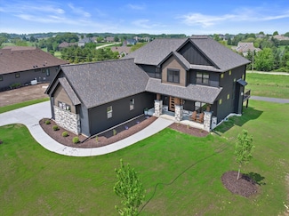 N59W27328 Autumn Ct, Lisbon, WI 53089