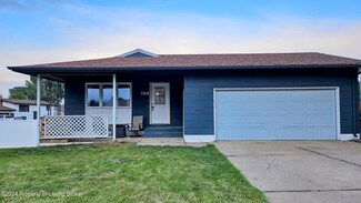 768 4th Ave E, Dickinson, ND 58601
