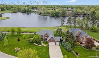 1950 Royal Birkdale Dr, Oxford, MI 48371