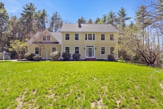 19 Little Brook Dr, Falmouth, ME 04105