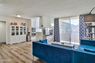 5429 Newcastle Ave Unit 213, Encino, CA 91316