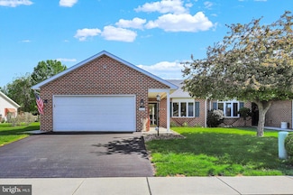 253 Phoenix Dr, Chambersburg, PA 17201