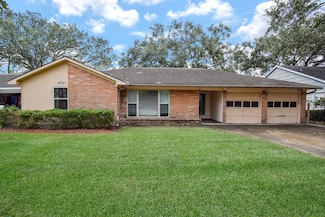 4721 Briarbend Dr, Houston, TX 77035