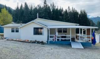 211 Humphrey Addition Rd, Glendale, OR 97442
