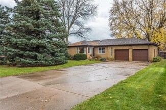 4616 Madison Ave, Des Moines, IA 50310