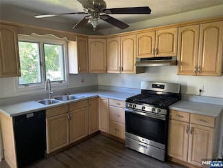 207 Roosevelt Ave, Westwood, NJ 07675