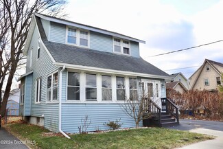 61 Edgecomb St, Albany, NY 12209