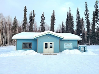 696 Dahl Ln, Fairbanks, AK 99712