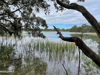 2 Riverview Dr, Beaufort, SC 29907