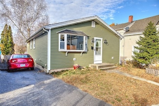 26 Standish Ave, Providence, RI 02908