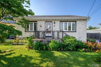 71 Trinity Ln, Woodbridge, NJ 07095