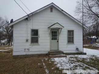 305 Elm St, Stover, MO 65078