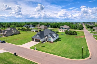 10020 Red Fox Dr, Edmond, OK 73025