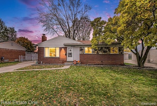 12416 Greenway Dr, Sterling Heights, MI 48312