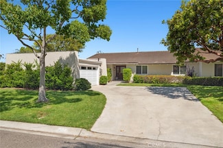 403 Vista Parada, Newport Beach, CA 92660
