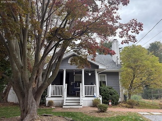 45 Central Pkwy, Huntington, NY 11743