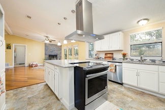 1057 Willow Dr, Canyon Lake, TX 78133