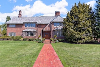 245 Woodward St, Waban, MA 02468