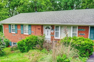 166 Martins Ln, Madison Heights, VA 24572