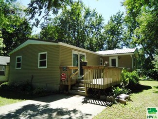302 S Perth St, Schaller, IA 51053