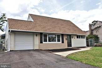 19 Pumpkin Hill Rd, Levittown, PA 19056
