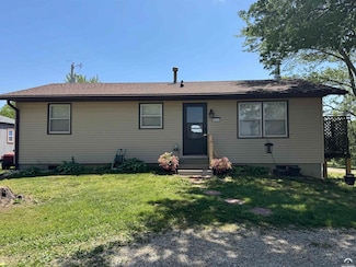 8833 Hickory Ln, Ozawkie, KS 66070