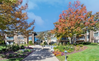 2 Oak Brook Club Dr Unit B109, Oak Brook, IL 60523
