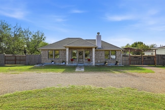 1616 Sandy Beach Rd, Azle, TX 76020