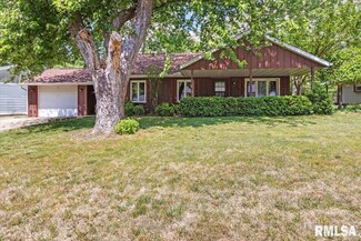 105 Beloit Rd, Marquette Heights, IL 61554