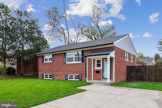 7118 Kerr Dr, Springfield, VA 22150