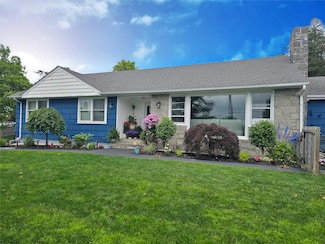 94 Woodland Dr, Carmel, NY 10512